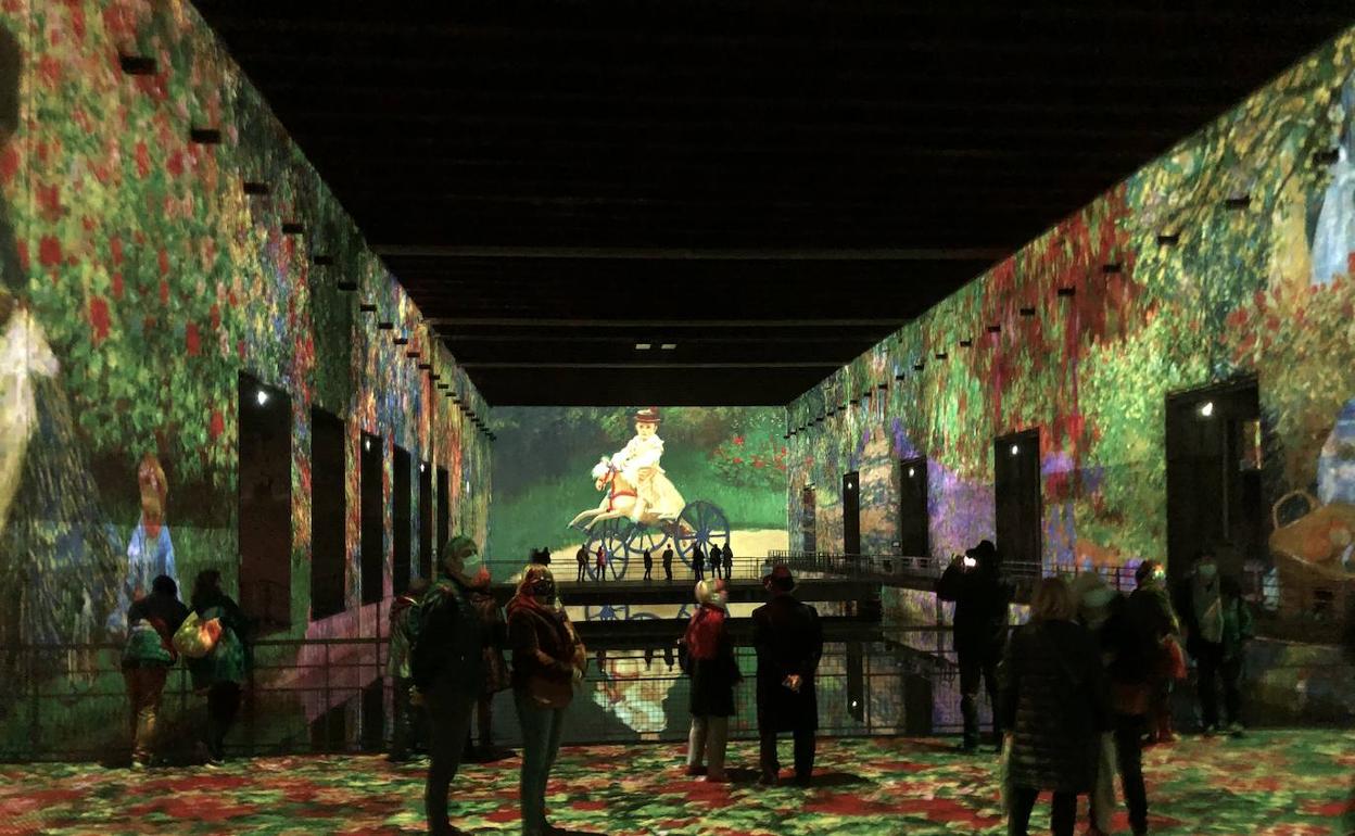 Era una base de submarinos nazi y ahora una especie de museo digital. Burdeos siempre sorprende. 