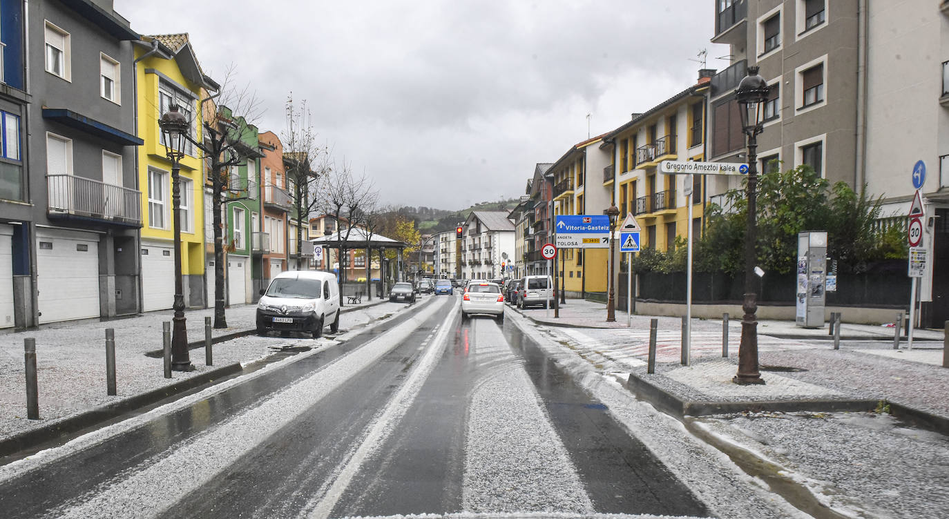 Las vías principales y un buen número de localidades del territorio han registrado fuertes lluvias