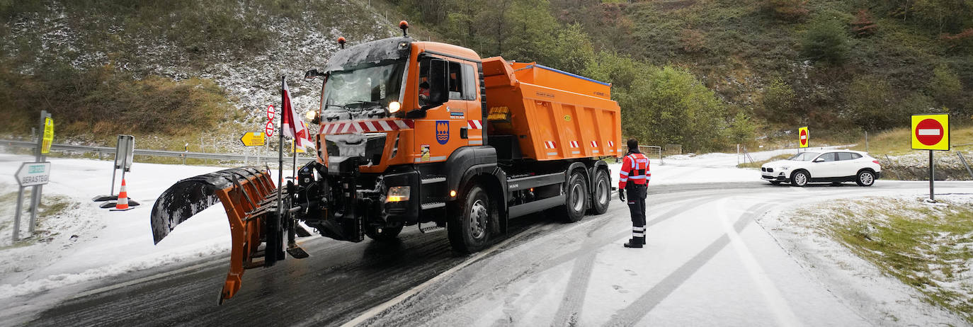 Las vías principales y un buen número de localidades del territorio han registrado fuertes lluvias