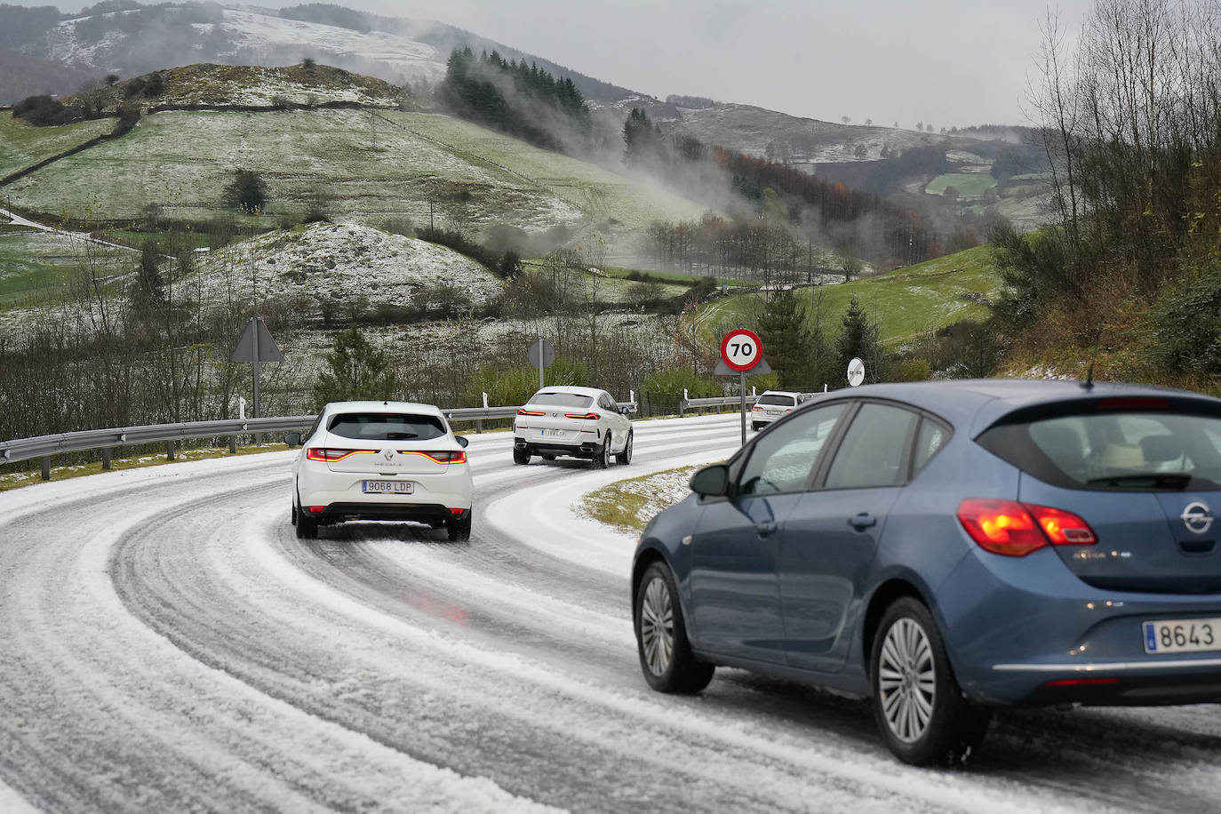 Las vías principales y un buen número de localidades del territorio han registrado fuertes lluvias