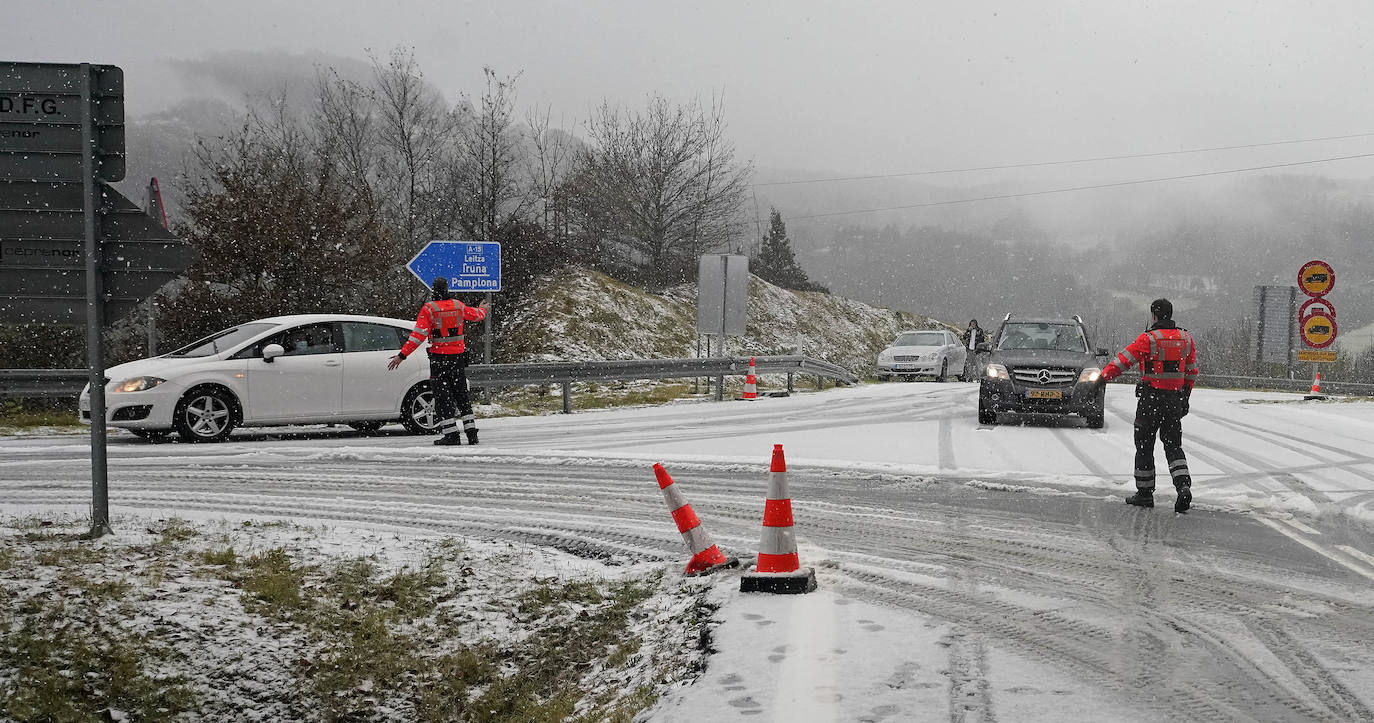 Las vías principales y un buen número de localidades del territorio han registrado fuertes lluvias