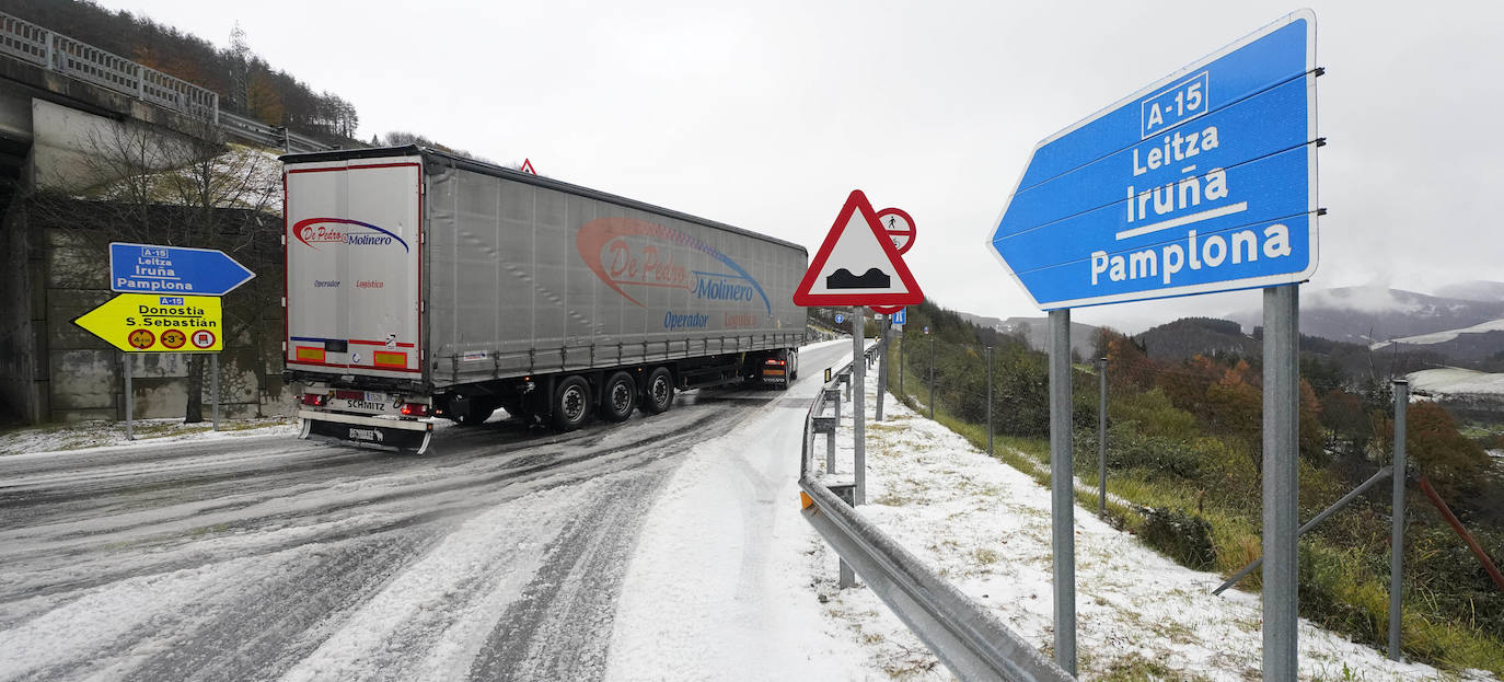 Las vías principales y un buen número de localidades del territorio han registrado fuertes lluvias