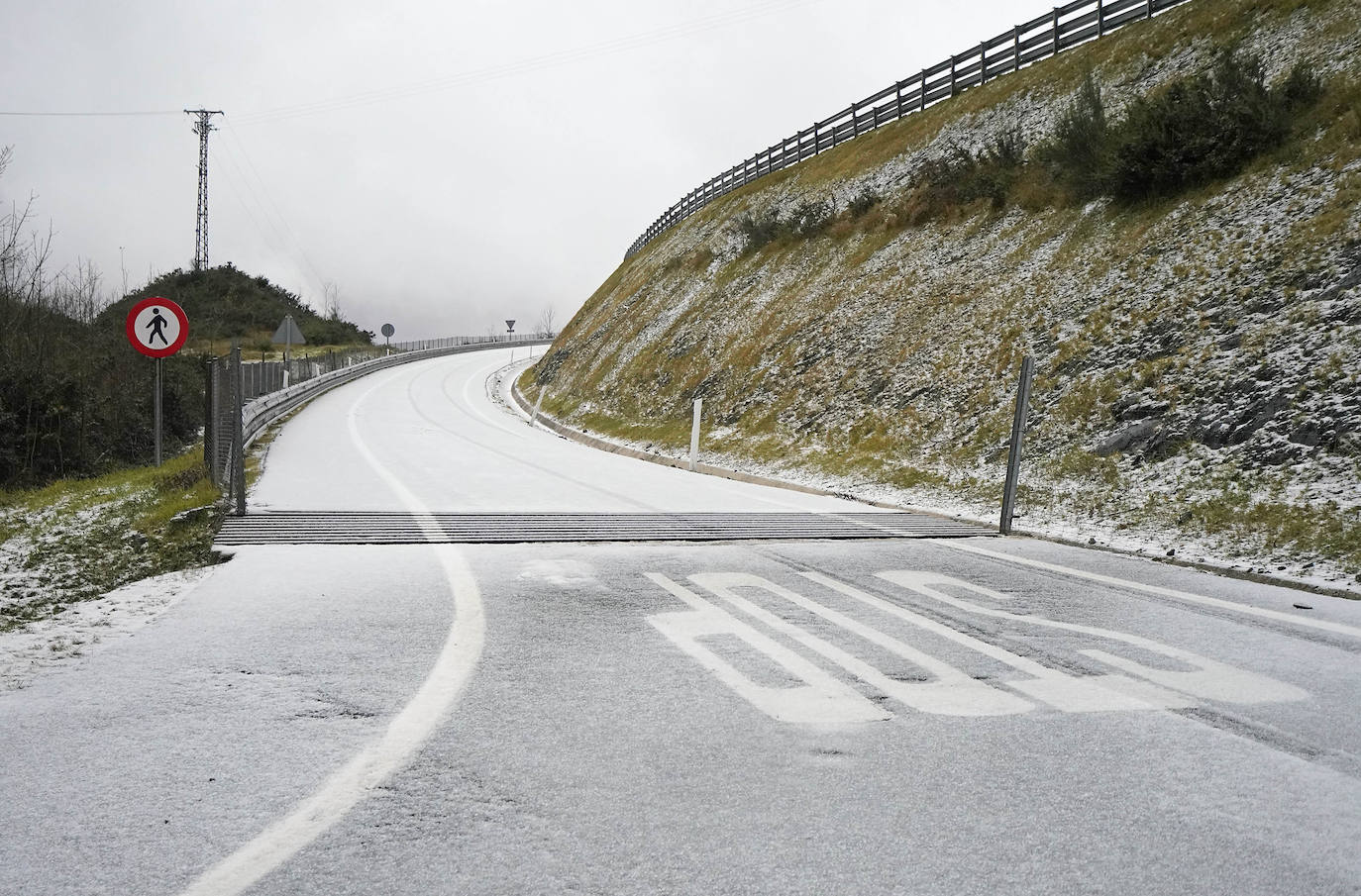 Las vías principales y un buen número de localidades del territorio han registrado fuertes lluvias