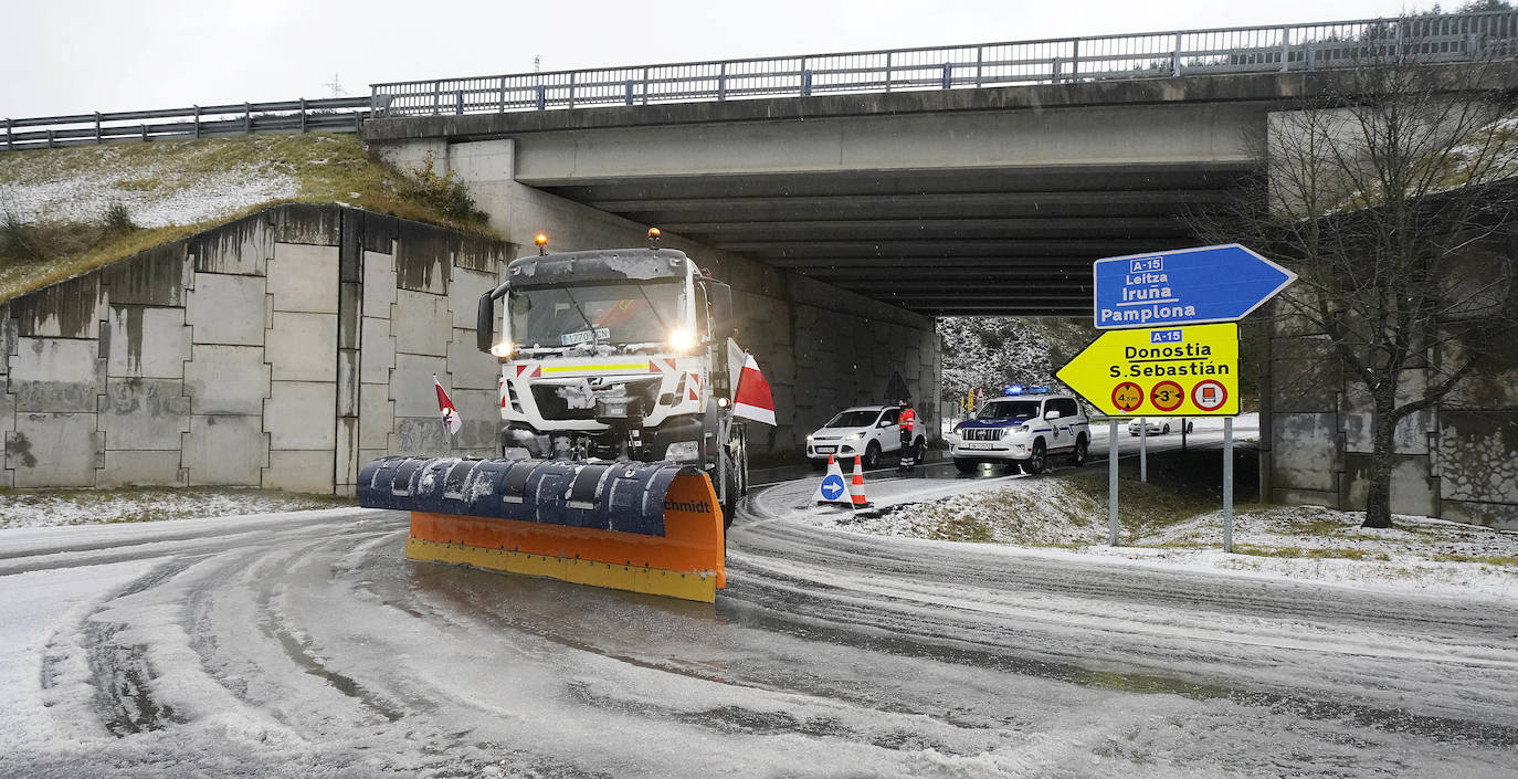 Las vías principales y un buen número de localidades del territorio han registrado fuertes lluvias