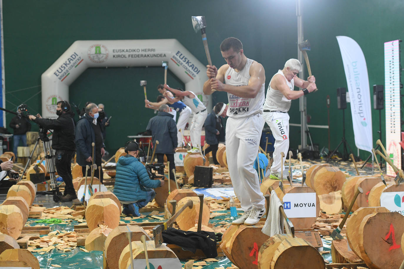 Fotos: Hodei Ezpeleta &#039;Bihurri&#039;, campeón de Euskadi de aizkolaris