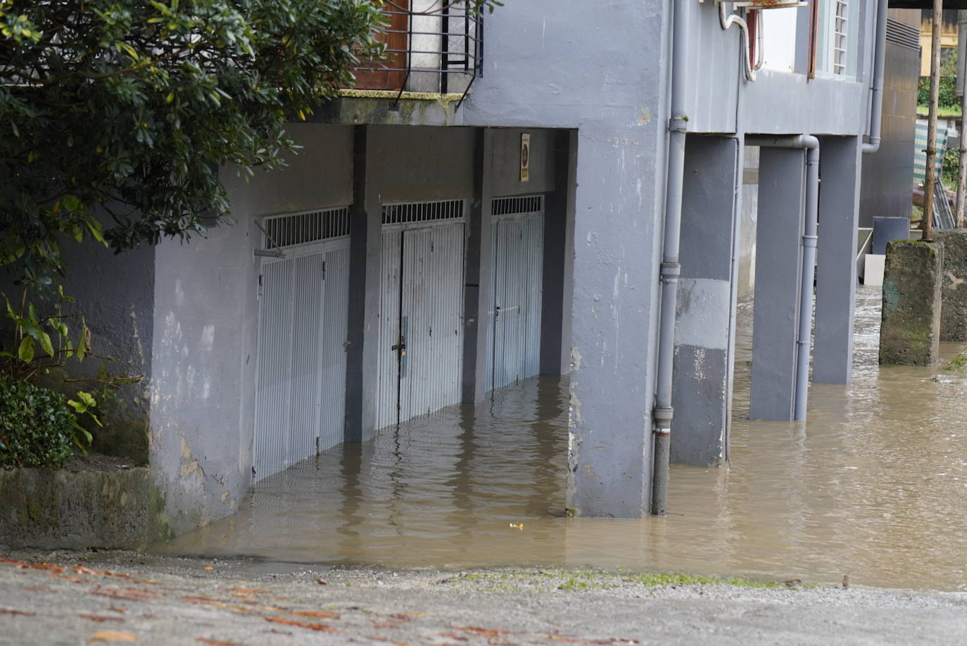 Fotos: Desbordamientos puntuales en Gipuzkoa