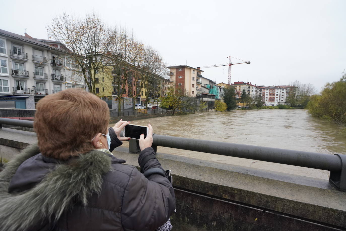 Fotos: Desbordamientos puntuales en Gipuzkoa