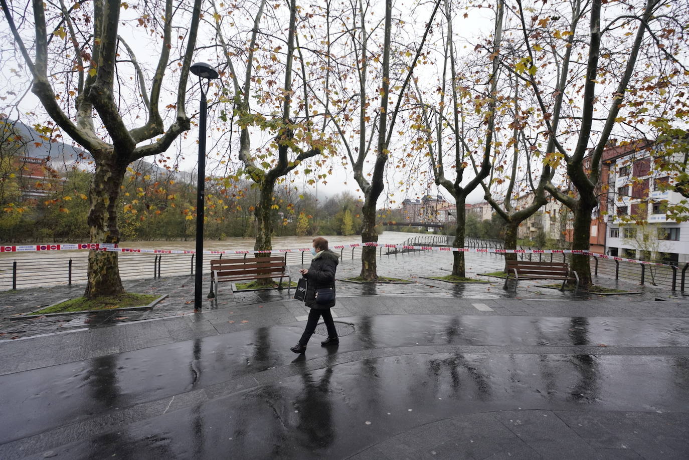 Fotos: Desbordamientos puntuales en Gipuzkoa