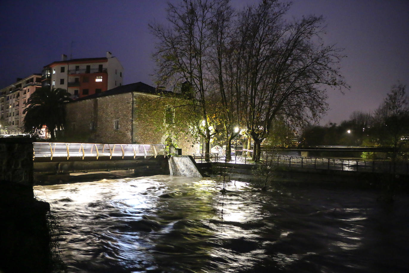 Fotos: Desbordamientos puntuales en Gipuzkoa