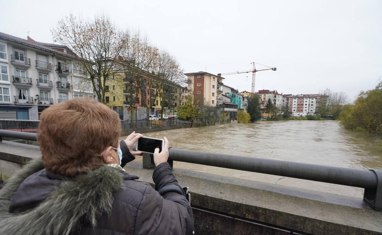Euskalmet informa de que «lo peor de la alerta naranja ha pasado ya»
