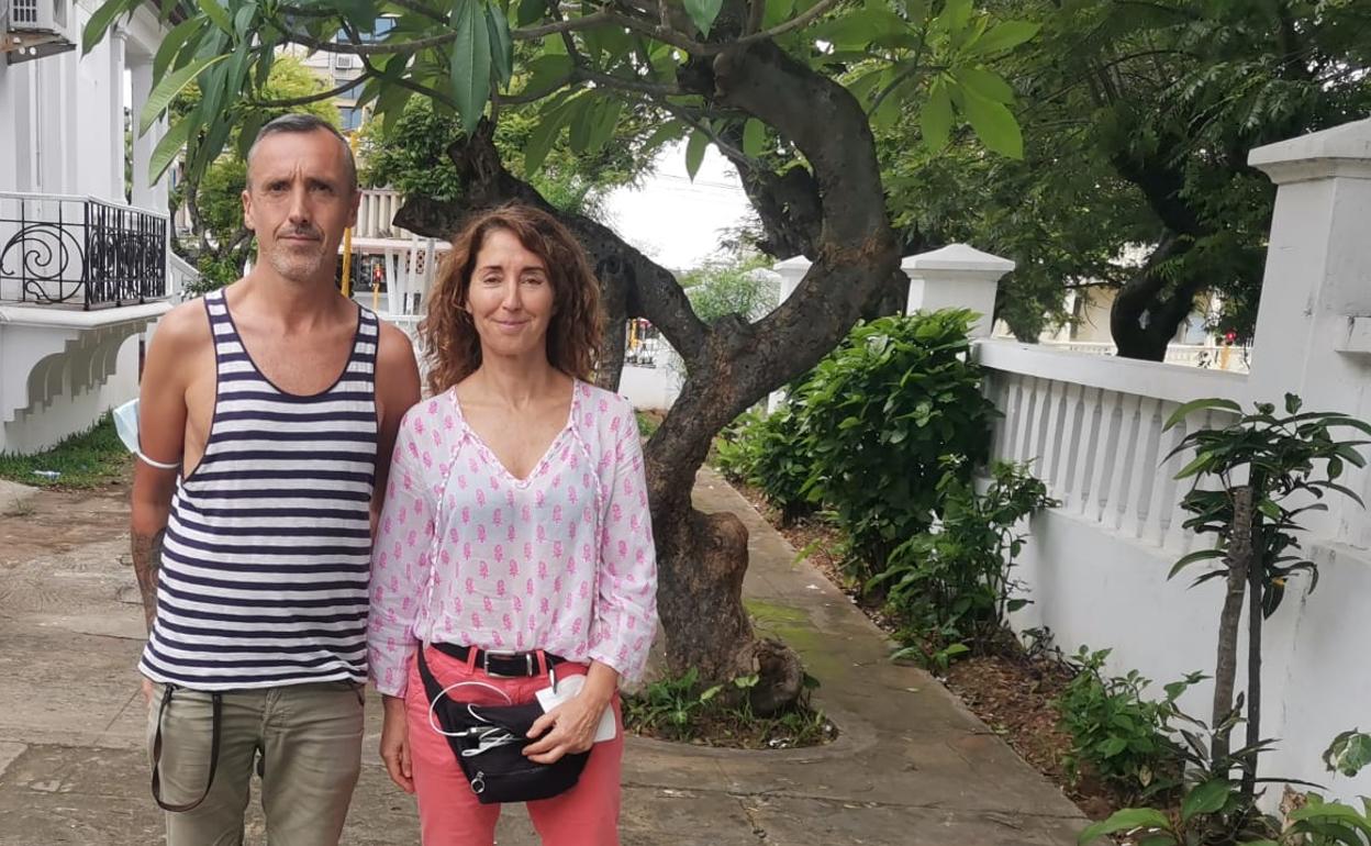 Asier Zabaleta y Marian Gerrikabeitia, en Maputo.