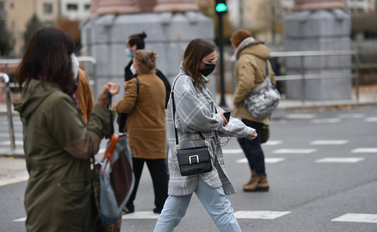 La consejera insta a usar la mascarilla en todo momento.
