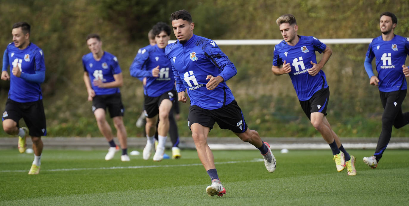 Fotos: Roberto López, Nais, Lobete y Turrientes, con el primer equipo