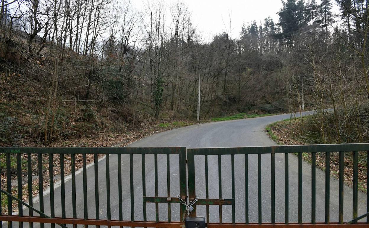 Entrada del vertedero de Epele.