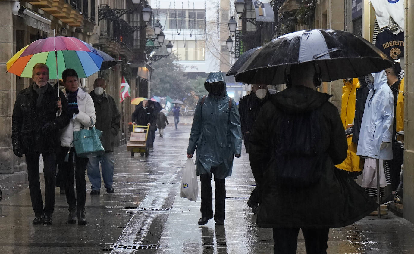 Fotos: Un nuevo aviso amarillo por lluvias pone fin a la tregua meteorológica en Gipuzkoa