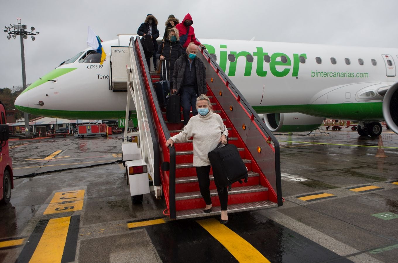 Fotos: Binter ya conecta Canarias con el aeropuerto de Donostia