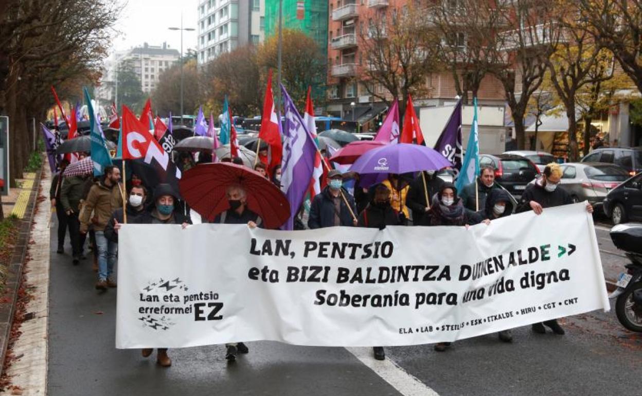 La manifestación ha arrancado desde Pio XII y ha finalizado su recorrido en el Boulevard. 