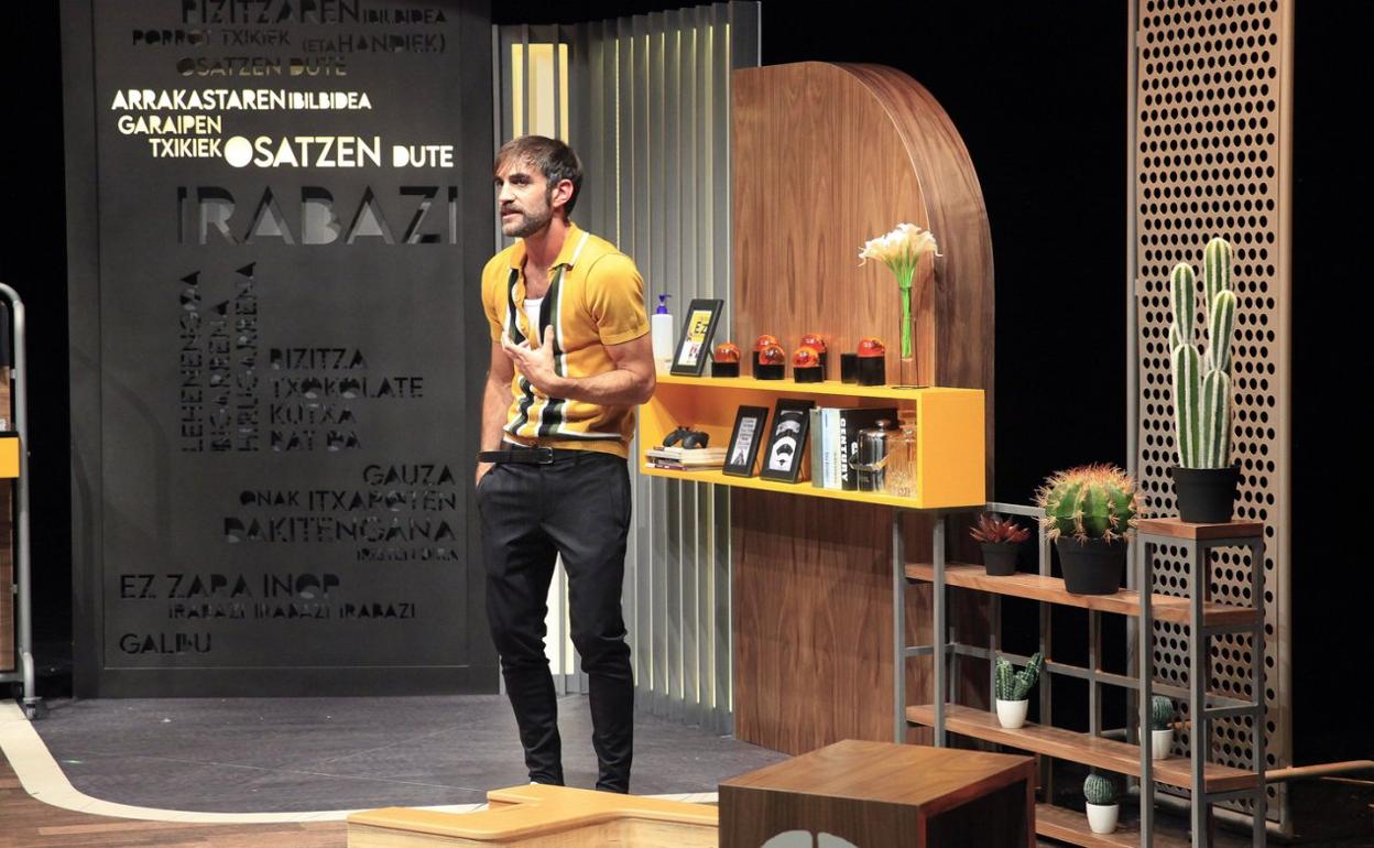 La compañía Txalo Produkzioak presenta hoy un monólogo que reflexionará en clave de humor sobre el fracaso y el éxito en la vida. 