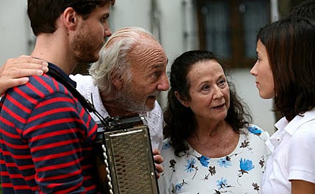 'Un poco de chocolate' filmea 'SPrako tranbia' eleberrian oinarrituta dago.