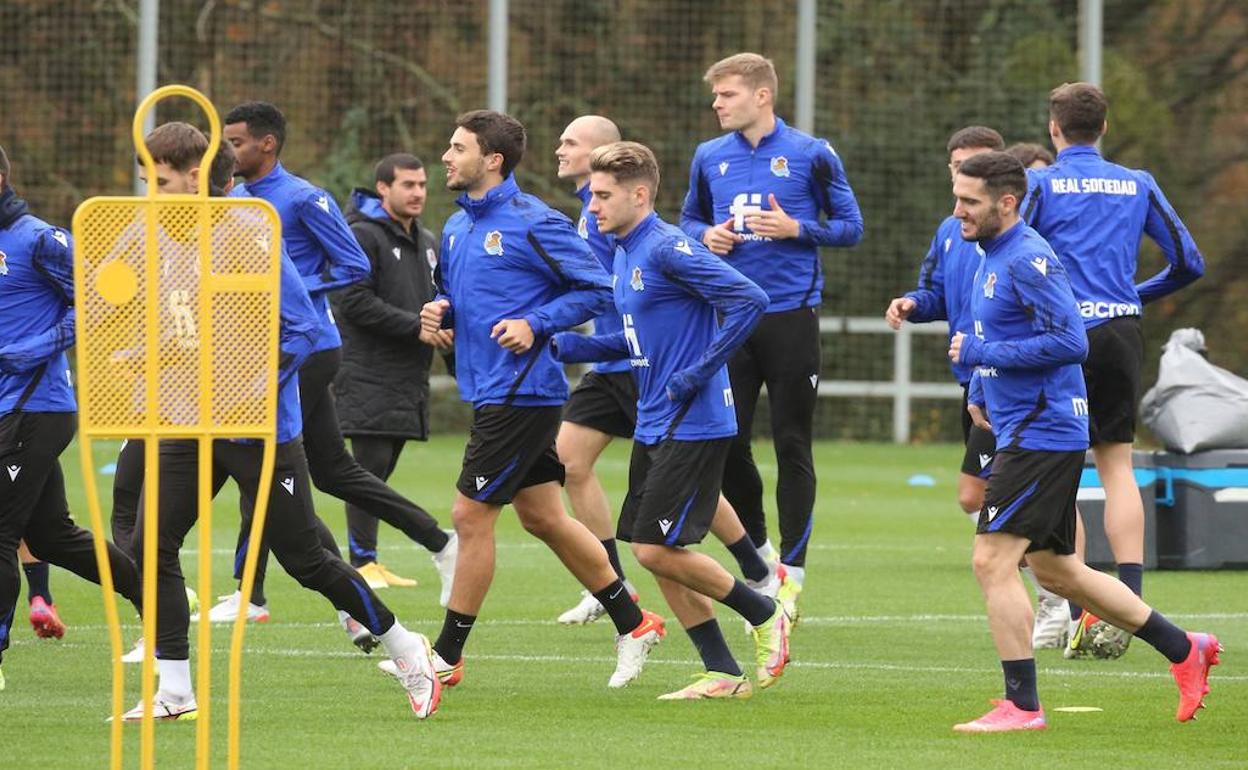 Real Sociedad: Jon Guridi vuelve a una convocatoria donde también aparecen Turrientes, Lobete y Djouahra