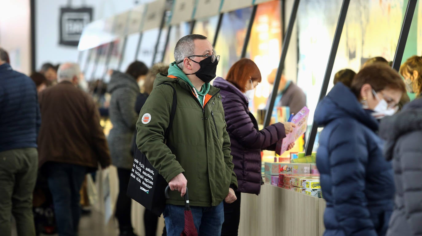 La Azoka presencial cuenta con distintas limitaciones para acceder a sus espacios, incluida la cita previa