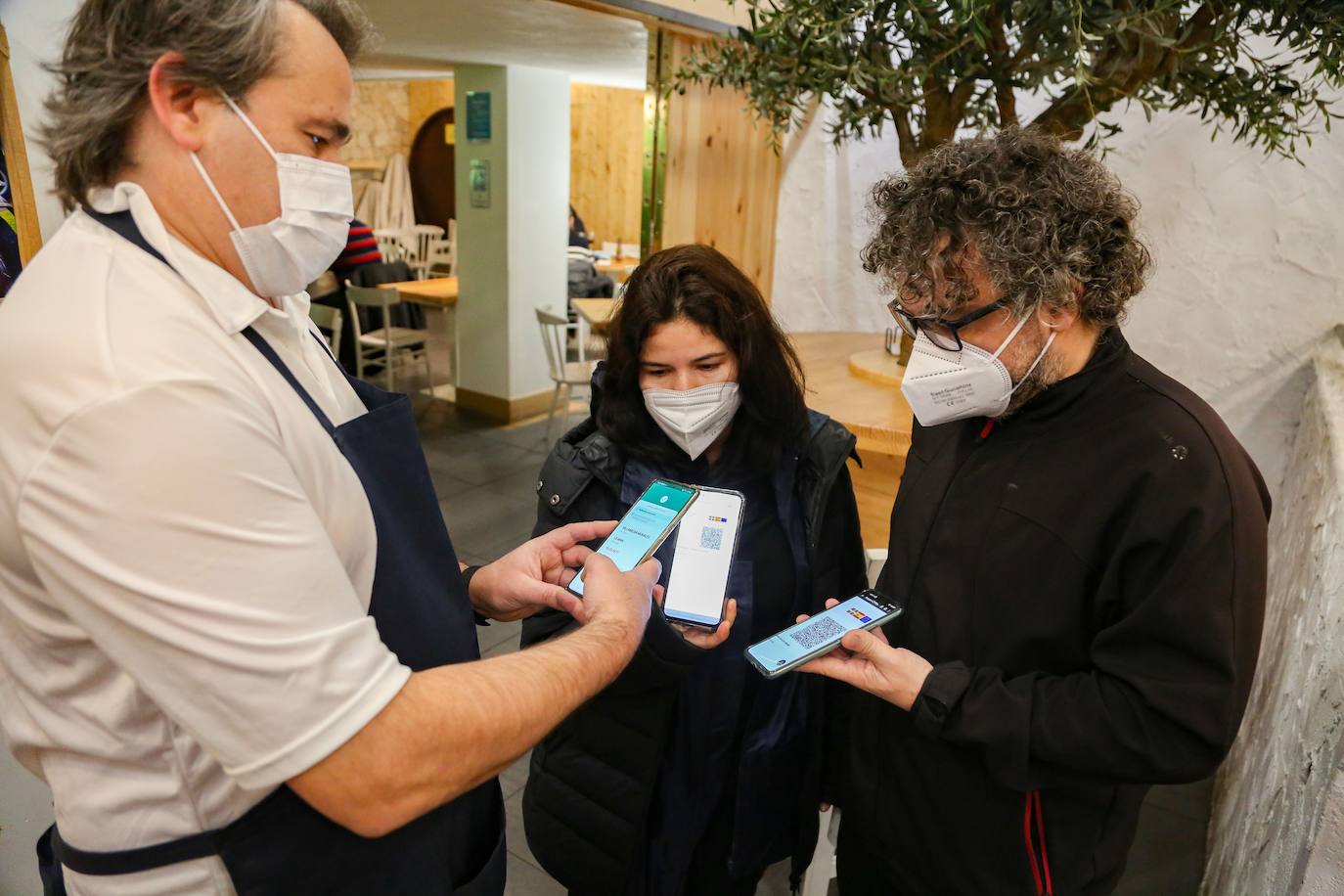 Fotos: Primer día del pasaporte Covid en los restaurantes de Euskadi