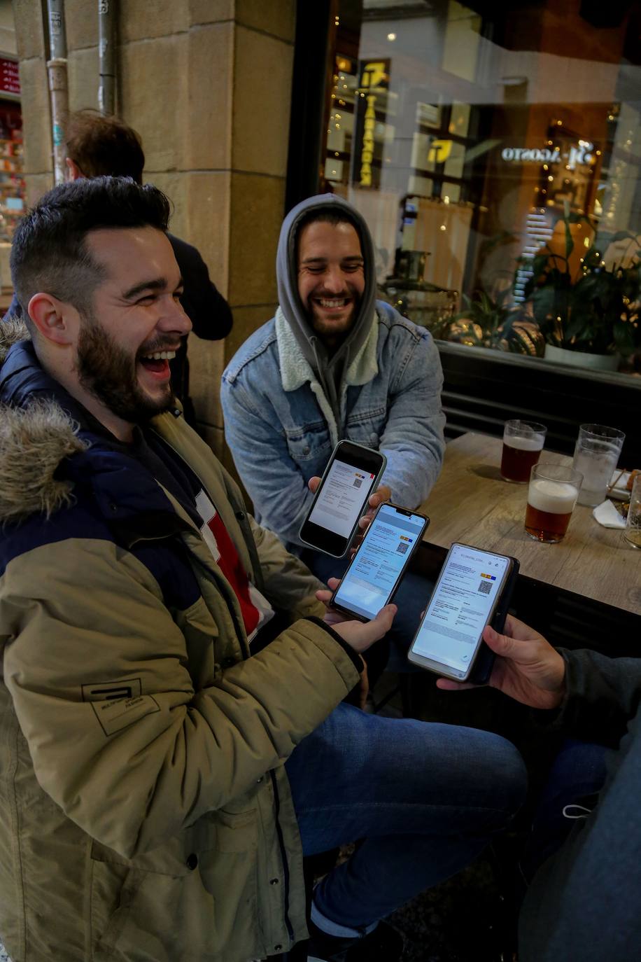 Fotos: Primer día del pasaporte Covid en los restaurantes de Euskadi