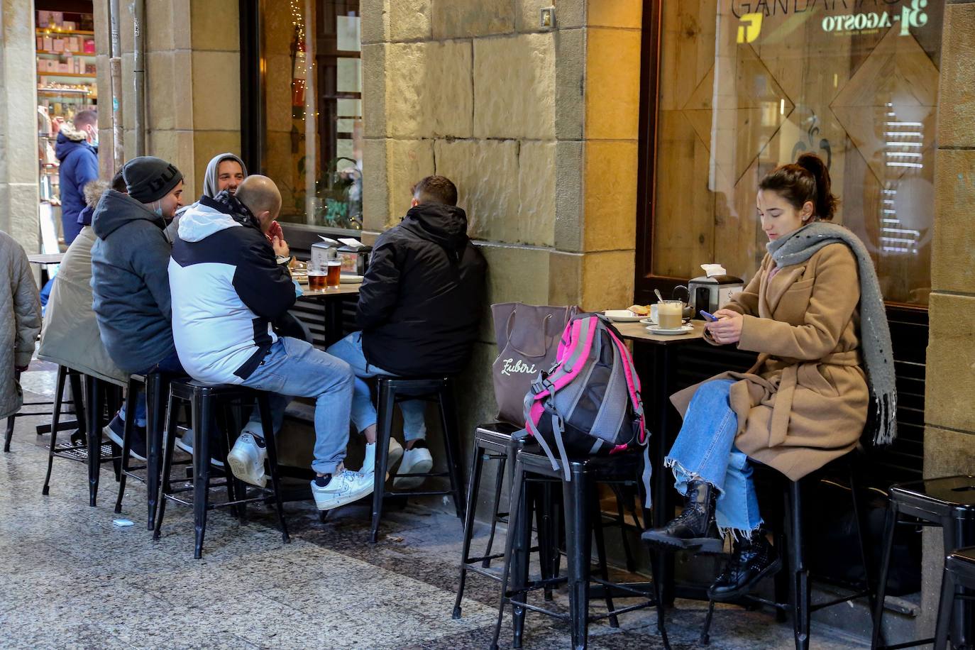 Fotos: Primer día del pasaporte Covid en los restaurantes de Euskadi