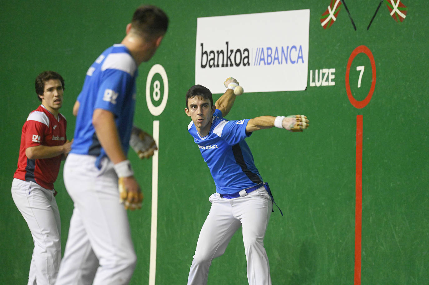 Pelota - Torneo Bankoa Abanca-DV: Semifinal con nueve chapas y el cañón de Ugartemendia