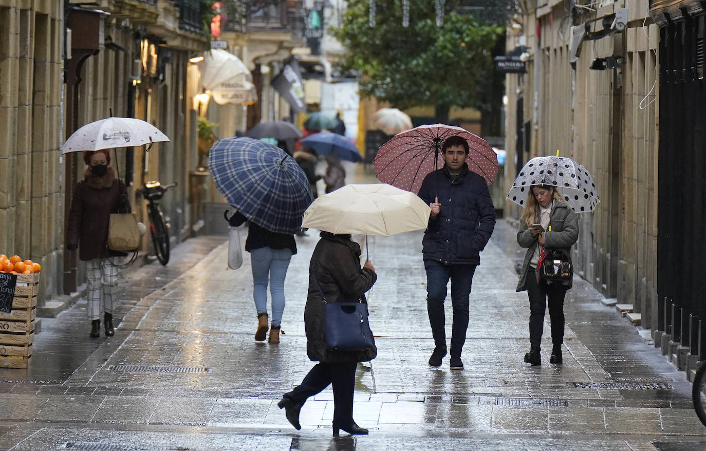 Fotos: La lluvia no da tregua: Euskalmet activa la alerta naranja para este jueves y viernes