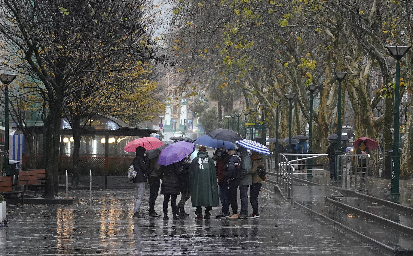 Fotos: La lluvia no da tregua: Euskalmet activa la alerta naranja para este jueves y viernes