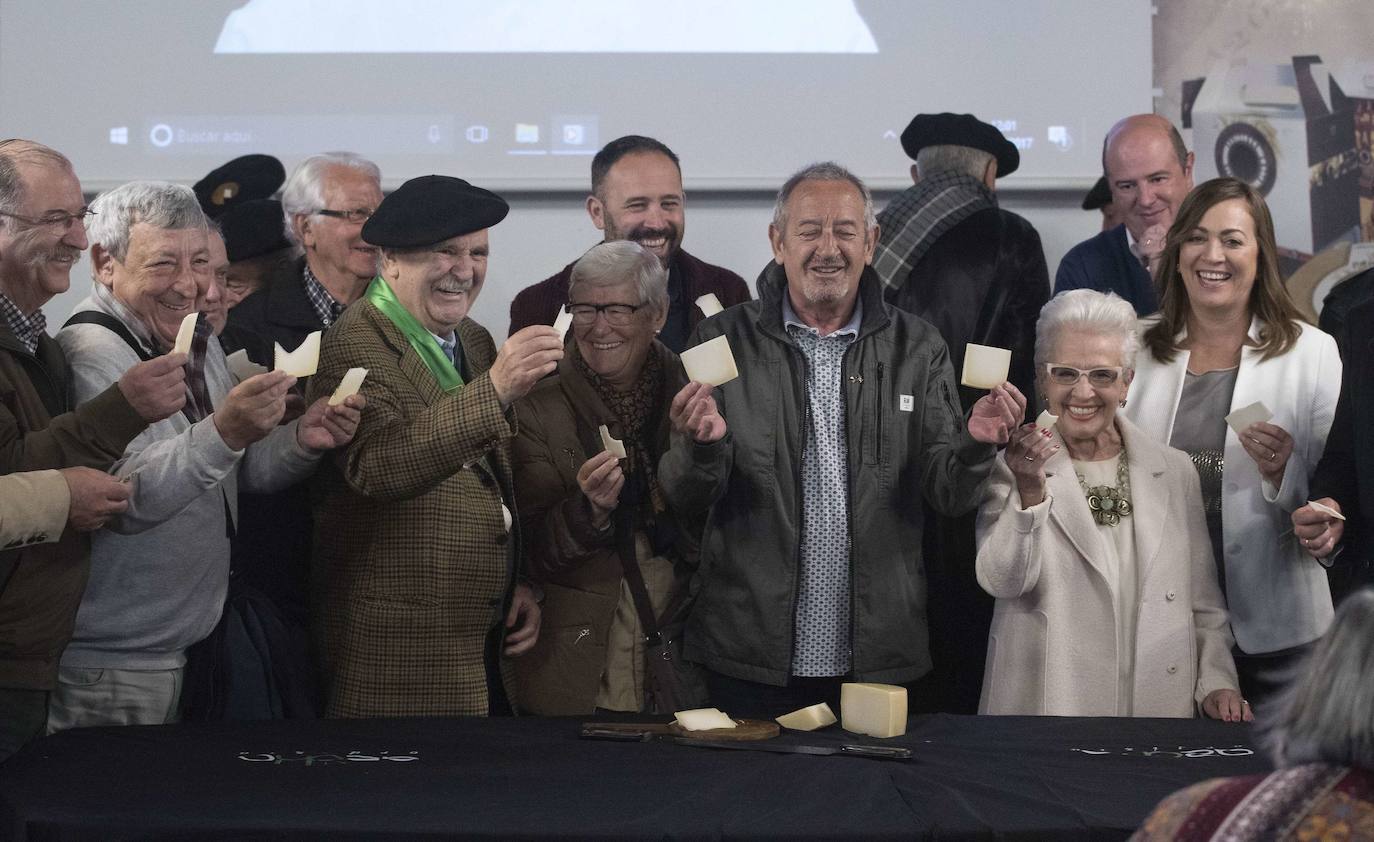Luis Irizar en el Artzain Eguna de 2017. Fue protagonista del corte de queso.