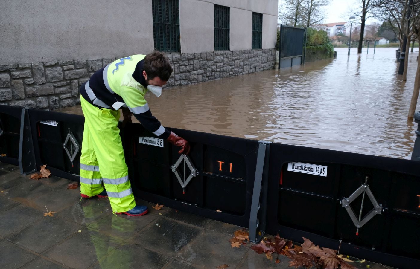 Fotos: Inundaciones en Behobia y otros puntos de Irun por el desbordamiento del Bidasoa
