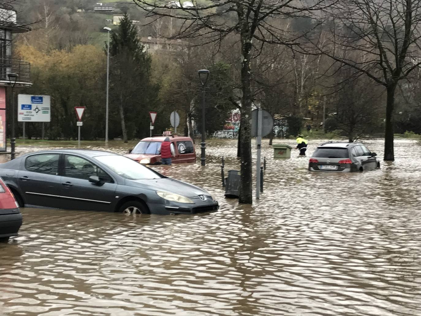Fotos: Inundaciones en Behobia y otros puntos de Irun por el desbordamiento del Bidasoa