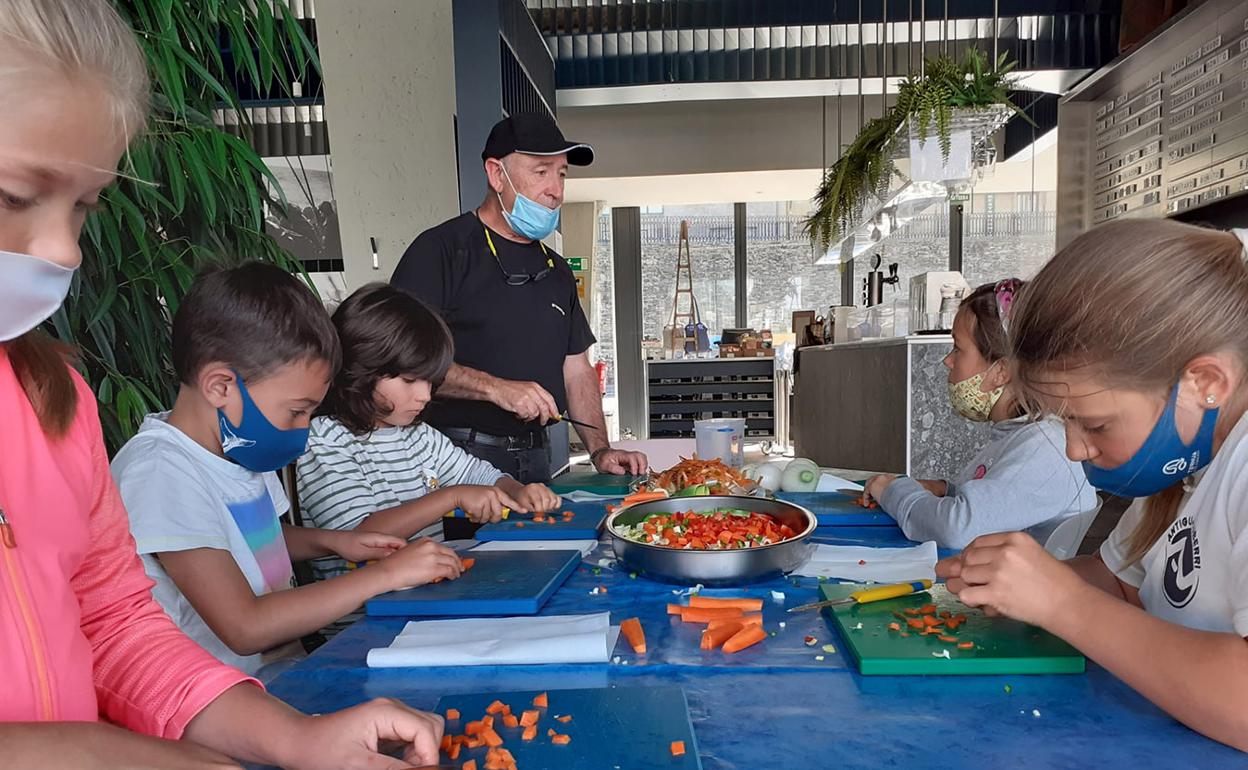 Izan Arrantzale abre un vínculo entre los y las jóvenes y la pesca de bajura