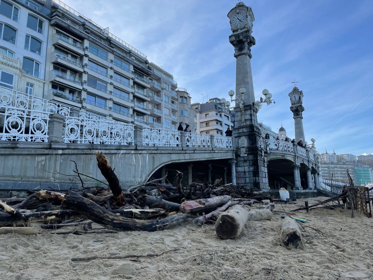 Fotos Suciedad en las playas, tras el temporal El Diario Vasco