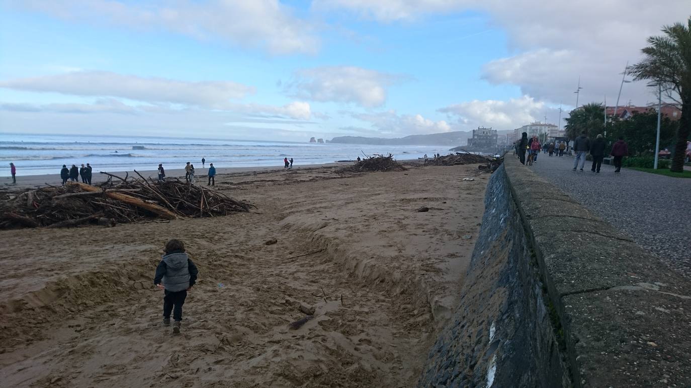 Suciedad en la playa de Hendaia