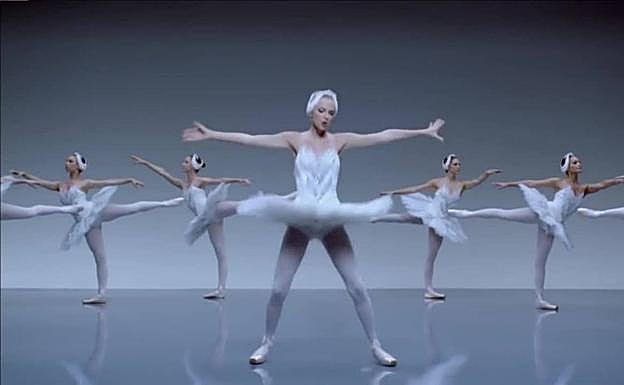 Taylor Swift cumple 32 años rodeada de polémica y éxito