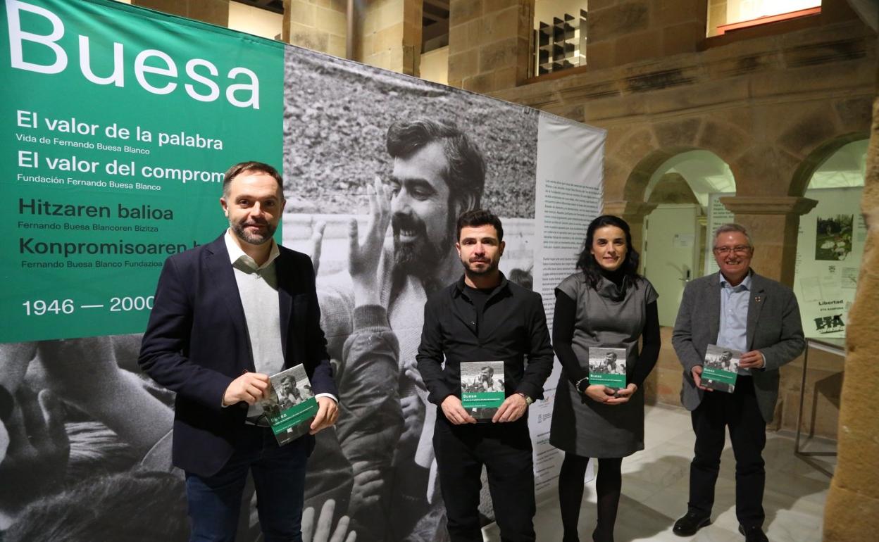 Eduardo Mateo, Harkaitz Millán, Marta Buesa y José Ignacio Asensio, ayer en la exposición. 