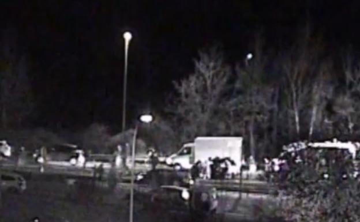 Varios heridos en un choque «grave» entre un camión y un coche a la altura de Amorebieta