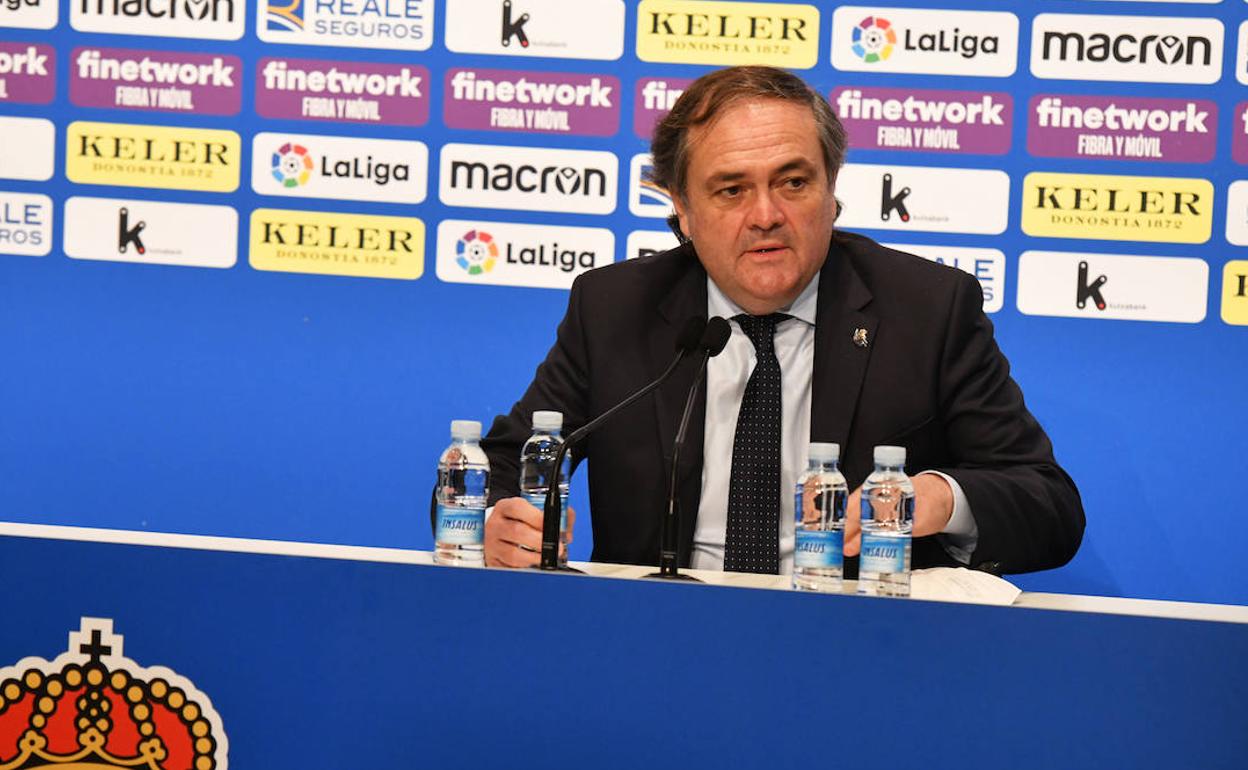 El presidente de la Real Sociedad, Jokin Aperribay, durante su intervención después de la Junta.