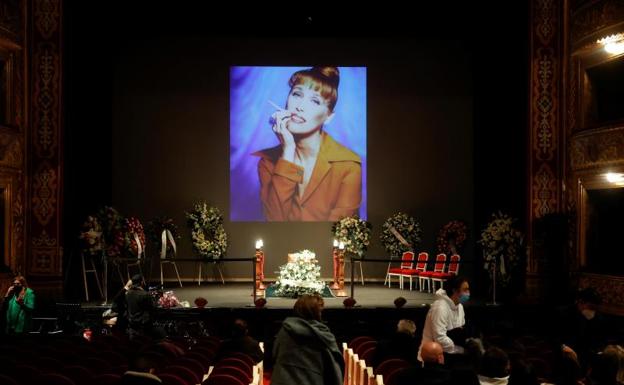 La capilla ardiente de la actriz en el Teatro Español. 