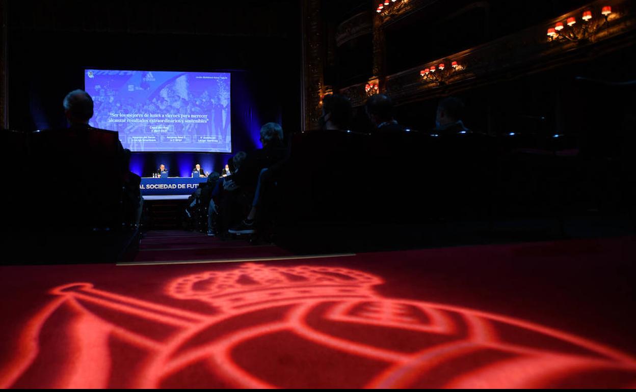 La Junta General de Accionistas , este martes en el teatro Victoria Eugenia de Donostia. 