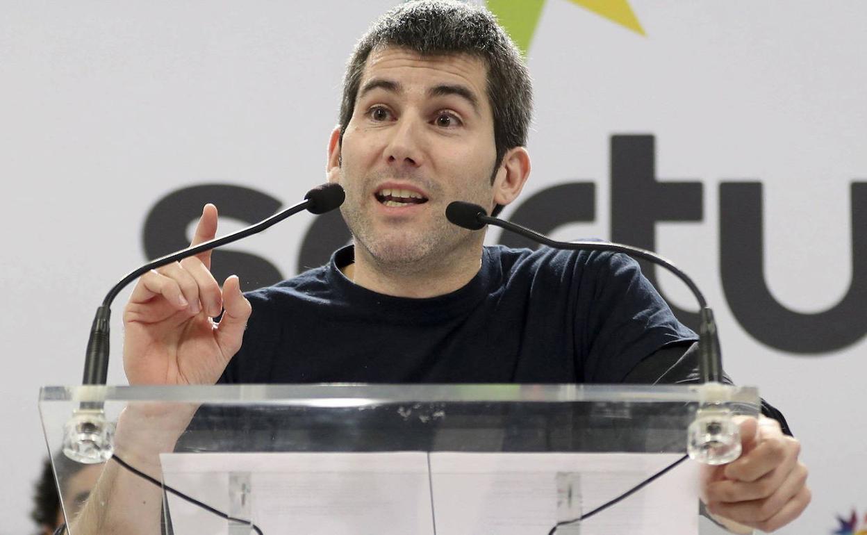 Sortu pacta la retirada de un centenar de enmiendas parciales a su ponencia política