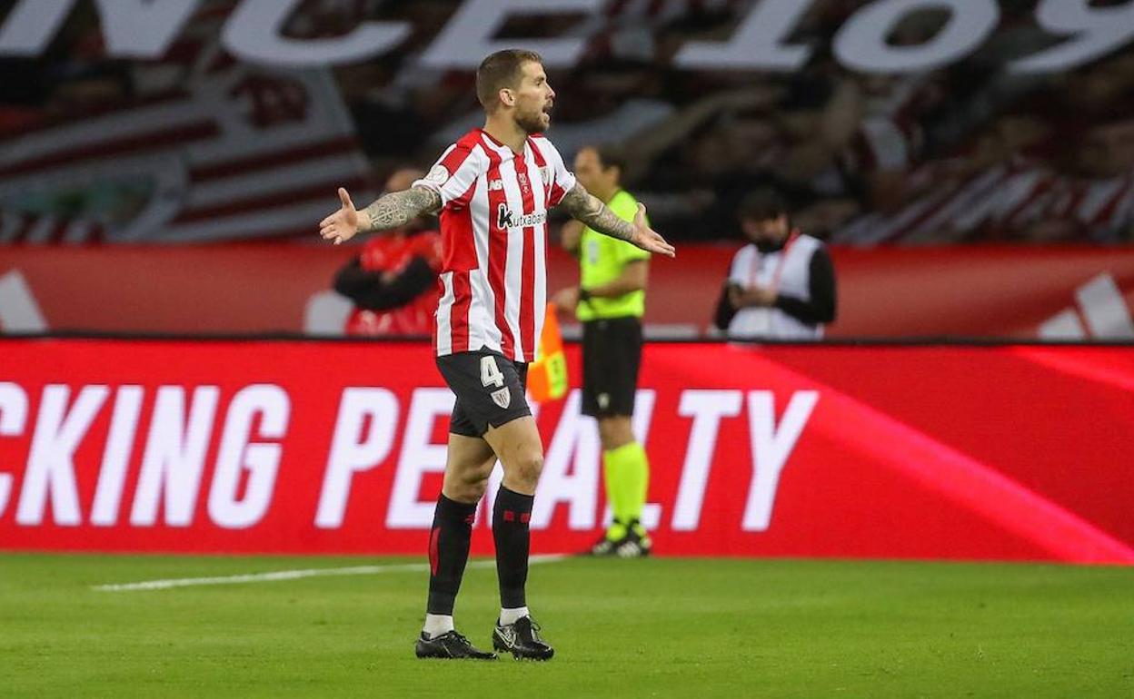 Iñigo Martínez, positivo en Covid-19.