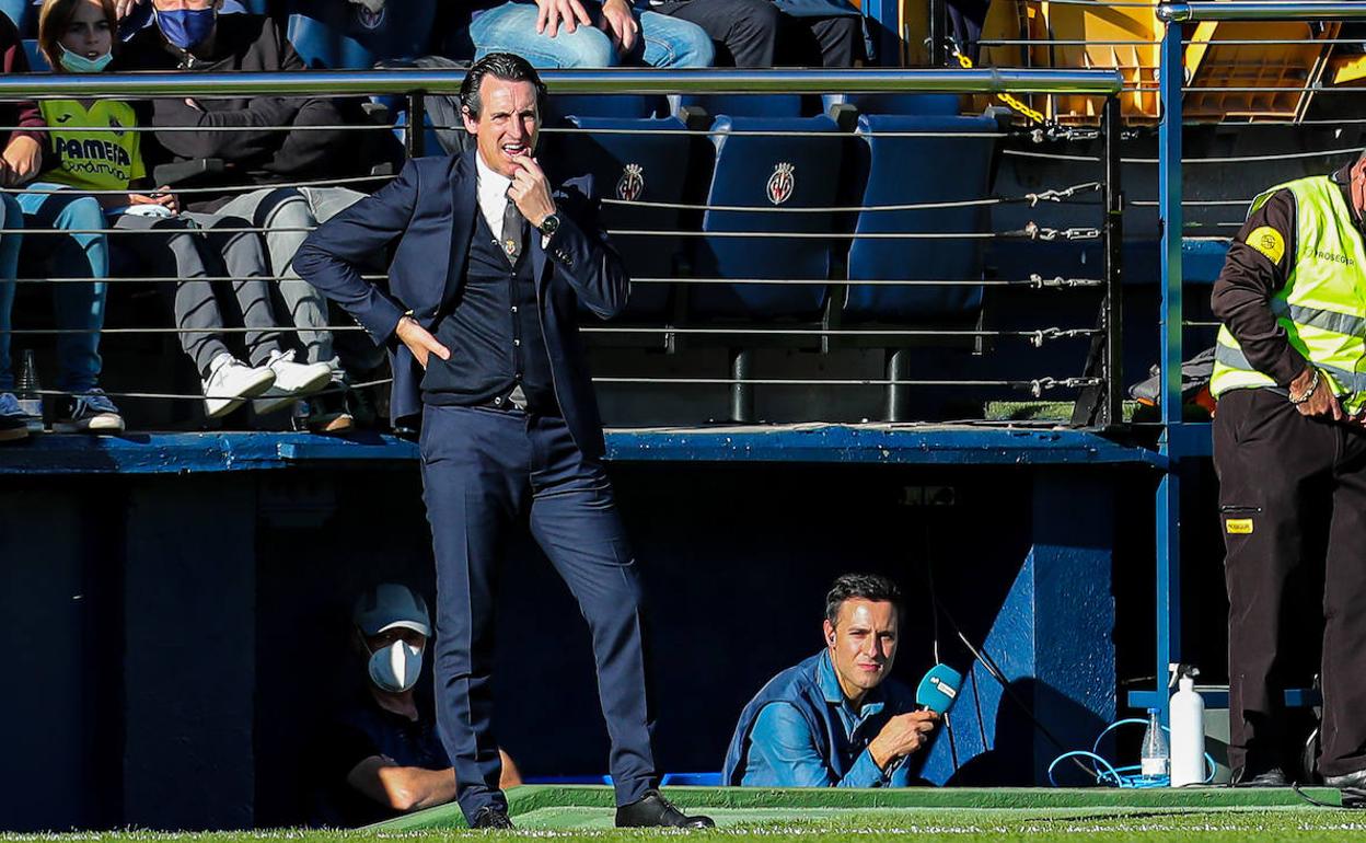 Unai Emery, pensativo durante un partido del Villarreal.