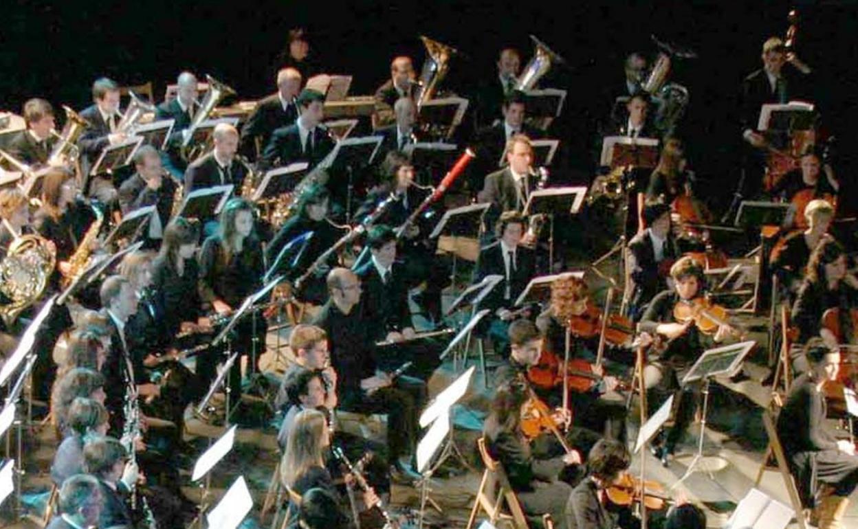 Las agrupaciones musicales actuarán por separado. 