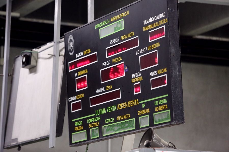 Fotos: Las dudas llegan a la lonja de pescado