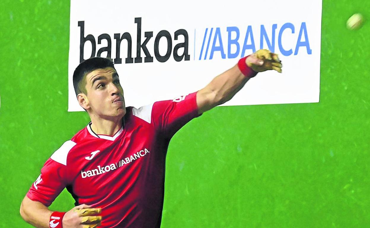 Ander Murua entra de gancho, una de sus jugadas preferidas. 