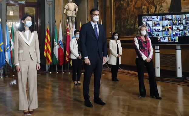 El Gobierno insiste en «vacunación» y «prevención» a un día de la conferencia de presidentes